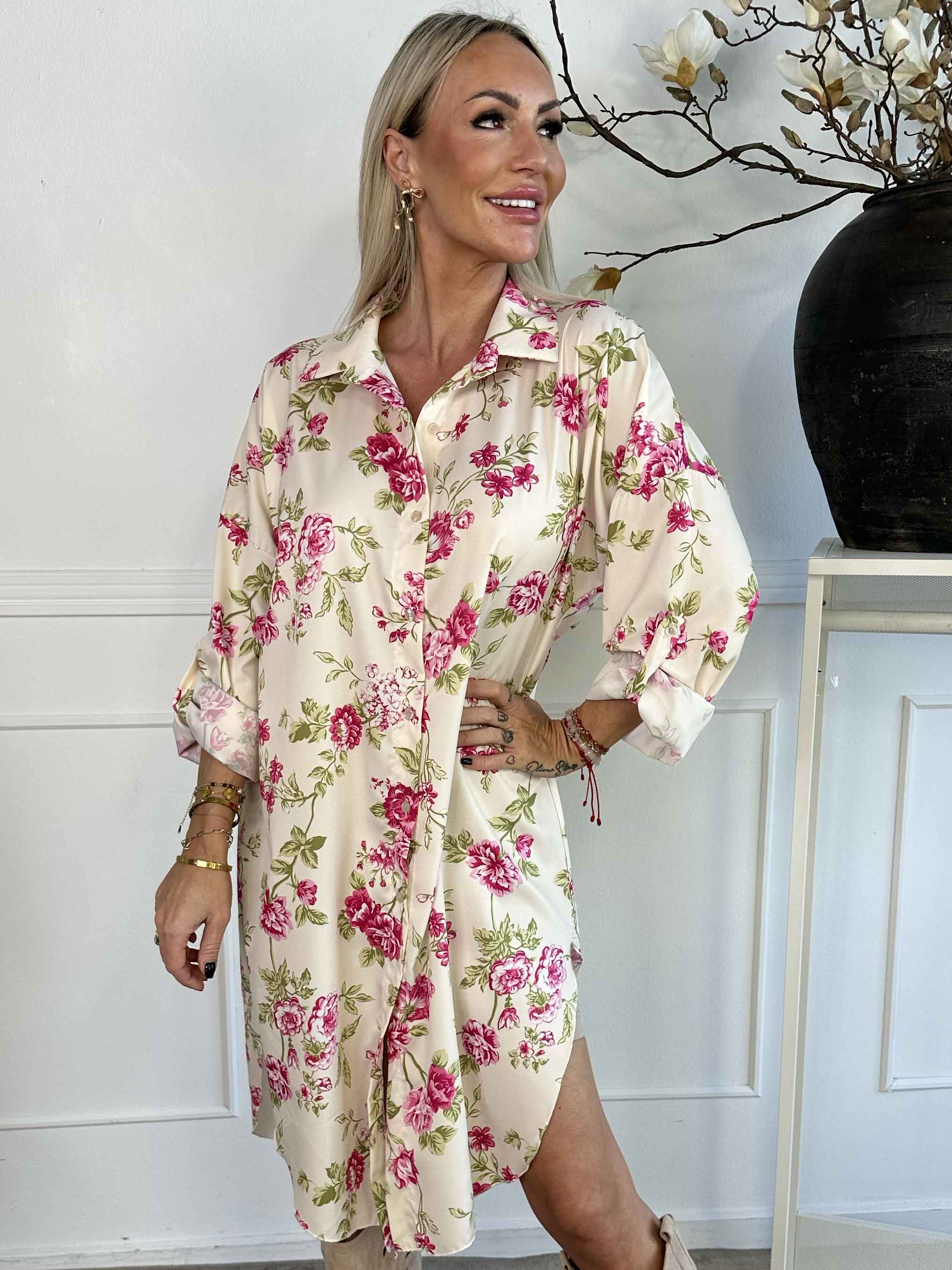 Jessica - Skjortekjole i viskoseblanding med bonderoser